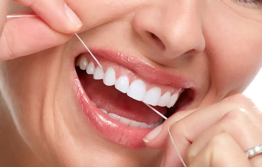 Nitka do zębów. Nić dentystyczna. Nitka stomatologiczna